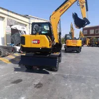 راننده بیل لاستیکی و بکهو