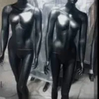 2عدد مانکن فایبر گلاس مشکی .پایه شیشه ای