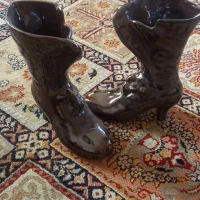 گلدان قدیمی گچی طرح چکمه