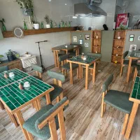 فروش میز و صندلی و دکور رستورانی در حد نو