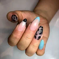 آموزش کاشت ناخن