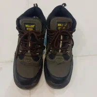 کفش|کیف، کفش، کمربند|میانه, |دیوار