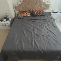 تخت خواب دونفره قابل استفاده و زیبا