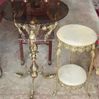 تعدادی زیاد وسایل برنجی