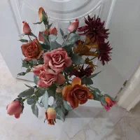 گلهای رز زیبا با رنگهای ملایم همراه گلدان چوبی|گل مصنوعی|ارومیه, |دیوار