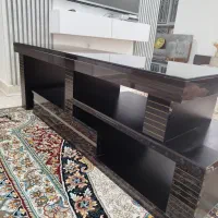میز تلویزیون بسیار تمیز در حد نو