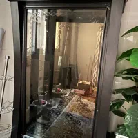 ویترین چوبی پشت اینه دار کاملا سالم و بدون لکه