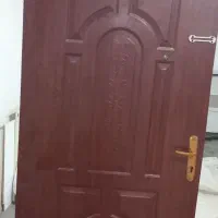 درب ورودی آپارتمان