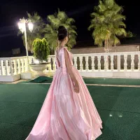 برشکار ماهر لباسهای شب و عروس و مزونی