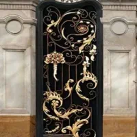 نقاش نقاشی د ر و پنجره وساختمان