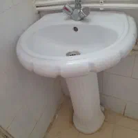 روشویی همراه با شیر اب