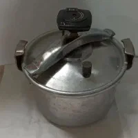 لوازم آشپزخانه زودپز سب قدیمی و ماهیتابه رژیمی و|ظروف پخت‌وپز|تهران, آهنگ|دیوار