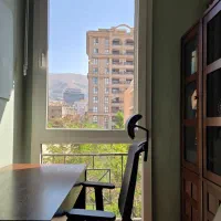 آپارتمان دوخوابه با تراس کاربردی زیبا سرایدار مقیم