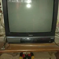 تلویزیون ۲۱ سالم کارتن دار با میز