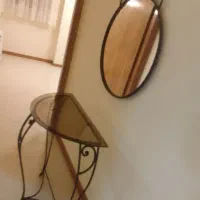 آینه کنسول فرفوژه و قاب آینه طرح دار با چوب گردو