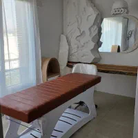 اجاره ی تخت مژه ، میز ناخن و پاکسازی پوست|آرایشگاه و سالن‌های زیبایی|شیراز, سینما سعدی|دیوار