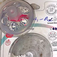 سر شیشه شیر نوزاد . کودک