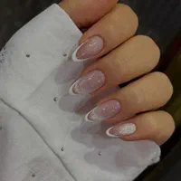 کاشت ناخن نیازمند مدل