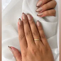 دستیار حرفه ای ناخن