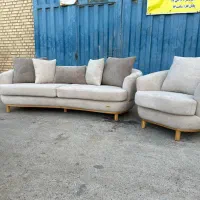 به تعدادی همکار ساده مبلمان راحتی