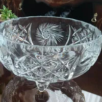 تعدادی ظروف کریستالی