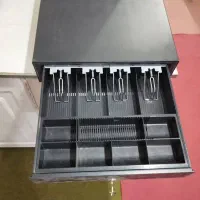 صندوق فروشگاهی و چراغ چار شاخه