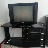 تلویزیون و میز