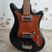 گیتار بیس ساخت شوروی سابق