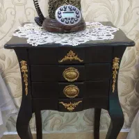 تلفن سلطنتی با میز تلفنی