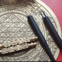 باکتاب های هزارساله هرمشکل روحل می‌کنم انشالله