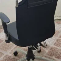 دو عدد صندلی اداری جک دار و چرخ دار نو نو