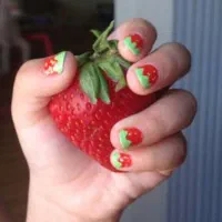 خدمات ناخن توت فرنگی