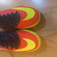 کفش ورزشی فوتبال و فوتسال