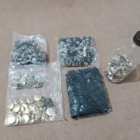 مقداری دکمه و سایز ساتن روبان مشکی مارک