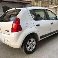 ساندرو یا تندر پلاس هاچ بک، تک برگ در حد