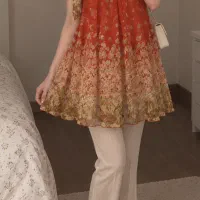 سارافون حریر کوتاه گل‌دارمجلسی و خواب