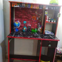 میز تحریر با صندلی قرمز مشکی