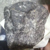 2عددشهابسنگ ویک تکه عقیق بسیارزیبا