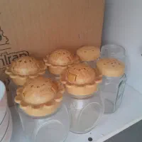 تعدادی شیشه مربا ودبه ماست وشیشه ادویه