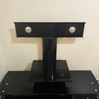 میز تلویزیون شیشه ای در حد نو