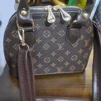 کیف|کیف، کفش، کمربند|بم, |دیوار