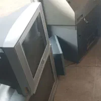 خریدار و فروشنده تلویزیون قدیمی