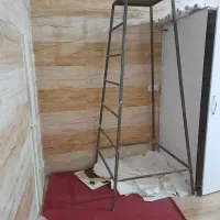 چهار پایه اهنی|صندلی و نیمکت|خرمآباد, |دیوار