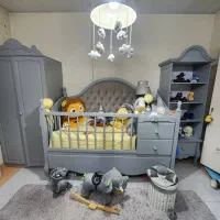 تخت و کمد و فرش اتاق