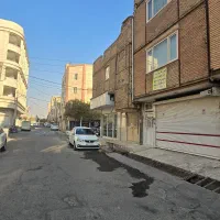 ساختمان سه طبقه و نیم در ۲۰متری اصلی حصارک بالا|پیش‌فروش املاک|نسیم‌شهر, |دیوار