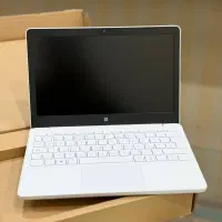 Microsoft Surface Laptop SE استثنائی