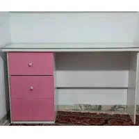 میز تهریر و قفسه کتاب و لوازم