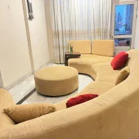 نیم ست گرد کرمی رنگ|مبلمان خانگی و میز عسلی|رشت, بلوار گیلان|دیوار