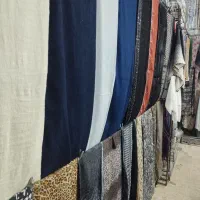 فروشنده خانم در نمایشگاه