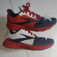 کفش اورجینال بروکس و نیوبالانس|کیف، کفش، کمربند|هشتگرد, فاز ۳ مهستان|دیوار